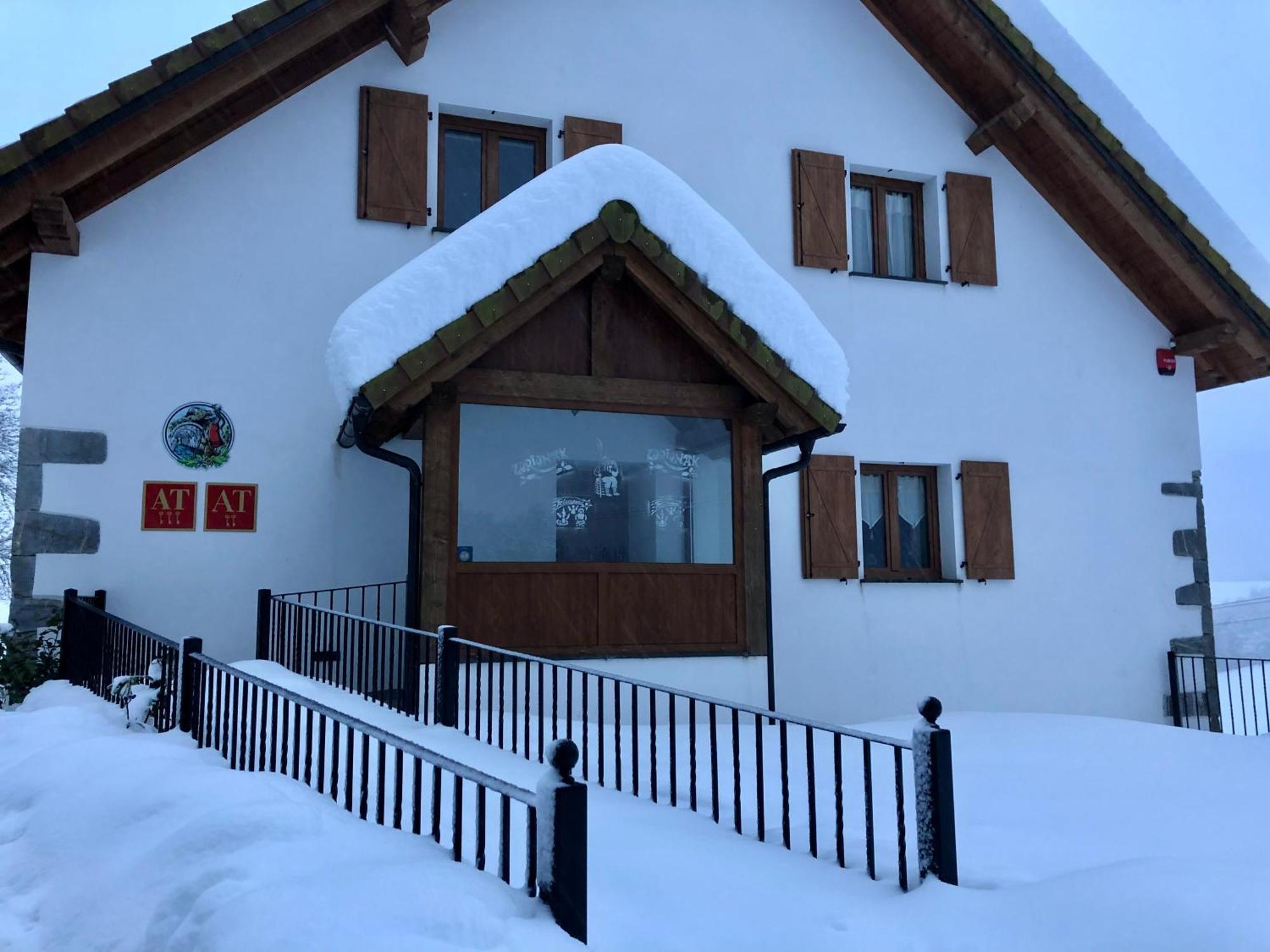 Apartamentos Zabalarena Basoa Orbaiceta Exteriör bild