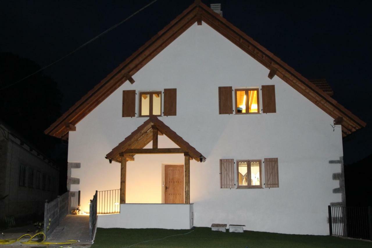 Apartamentos Zabalarena Basoa Orbaiceta Exteriör bild